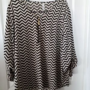 Tacera blouse Black/Cream, Chevron Pattern Size 3X